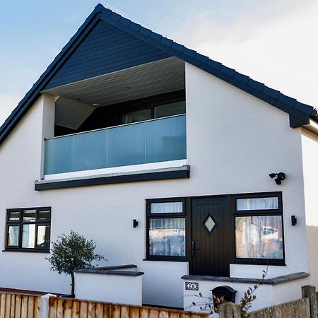 The Beach House With Balcony North Wales Kinmel Bay Экстерьер фото